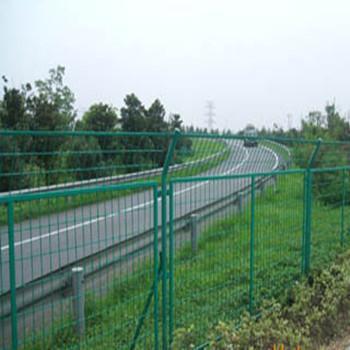 绿色公路护栏网